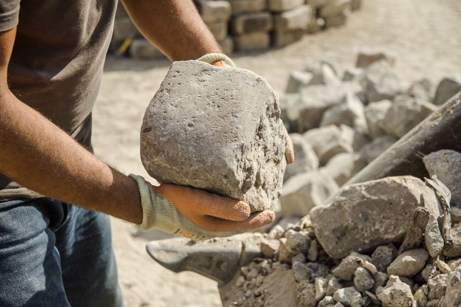 paves de rue ancien nettoyé à la main
